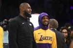 😂詹姆斯：布朗尼在更衣室称呼我&ldquo;Bron&rdquo;或&ldquo;23&rdquo; 场下叫爸爸