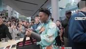 怎么折都有面儿~甲亢哥现场提了三台华为三折叠👀