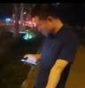 这大体格哈！徐静雨街头扫共享单车被围观 依旧淡定操控手机~