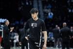 媒体人：曾凡博上半场始终在替补席等待 有球迷喊他&他也给出回应